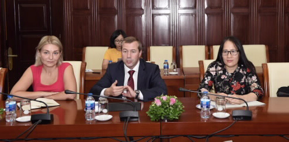 The IBEC delegation meets with the management of the State Bank of Vietnam (SBV)